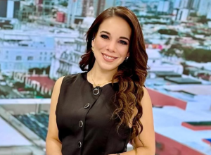 Apresentadora-mexicana-Debora-Estrella