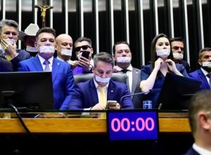 Parlamentares-de-oposicao-protestam-contra-Alexandre-de-Moraes-1