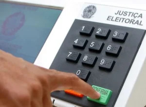 TsPLGAE6-urna-eletronica-voto.webp.webp