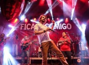 Z4eTjn4H-bloco-fica-comigo