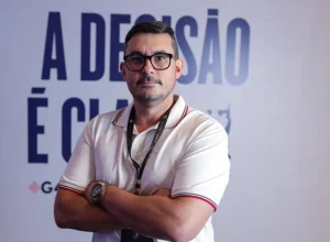 ac1XwPWt-Wallace-Lovato