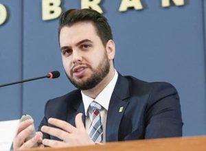 filipe-martins-ex-assessor-bolsonaro-vaquinha.jpg
