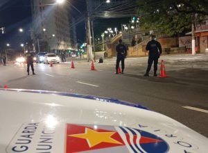Guarda de Vitória fiscaliza mais de 200 veículos em operação de trânsito no Centro