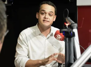 xvcCfdBz-Lorenzo-Pazolini-durante-sabatina-da-Rede-Vitoria